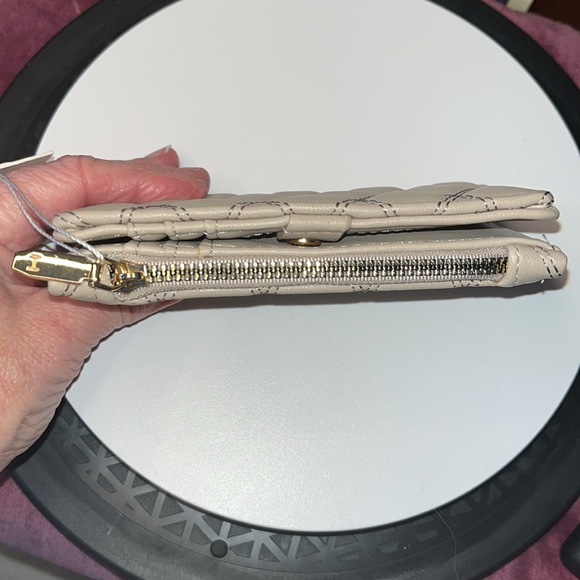 H. Halston NWT Wallet  ID holder coin purse quilted  Taupe  5.5”w x 3.5”h x .75d - Picture 7 of 15